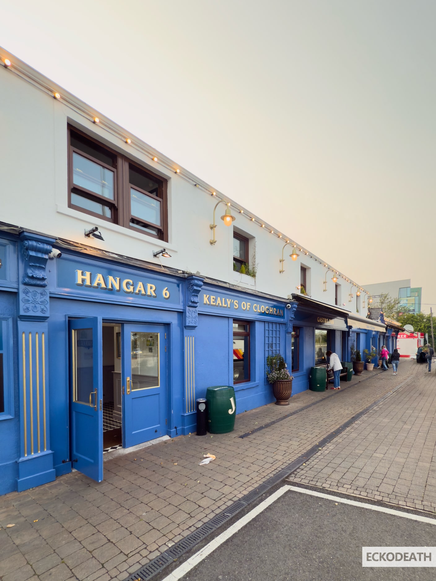 Image un peu plus large que le texte