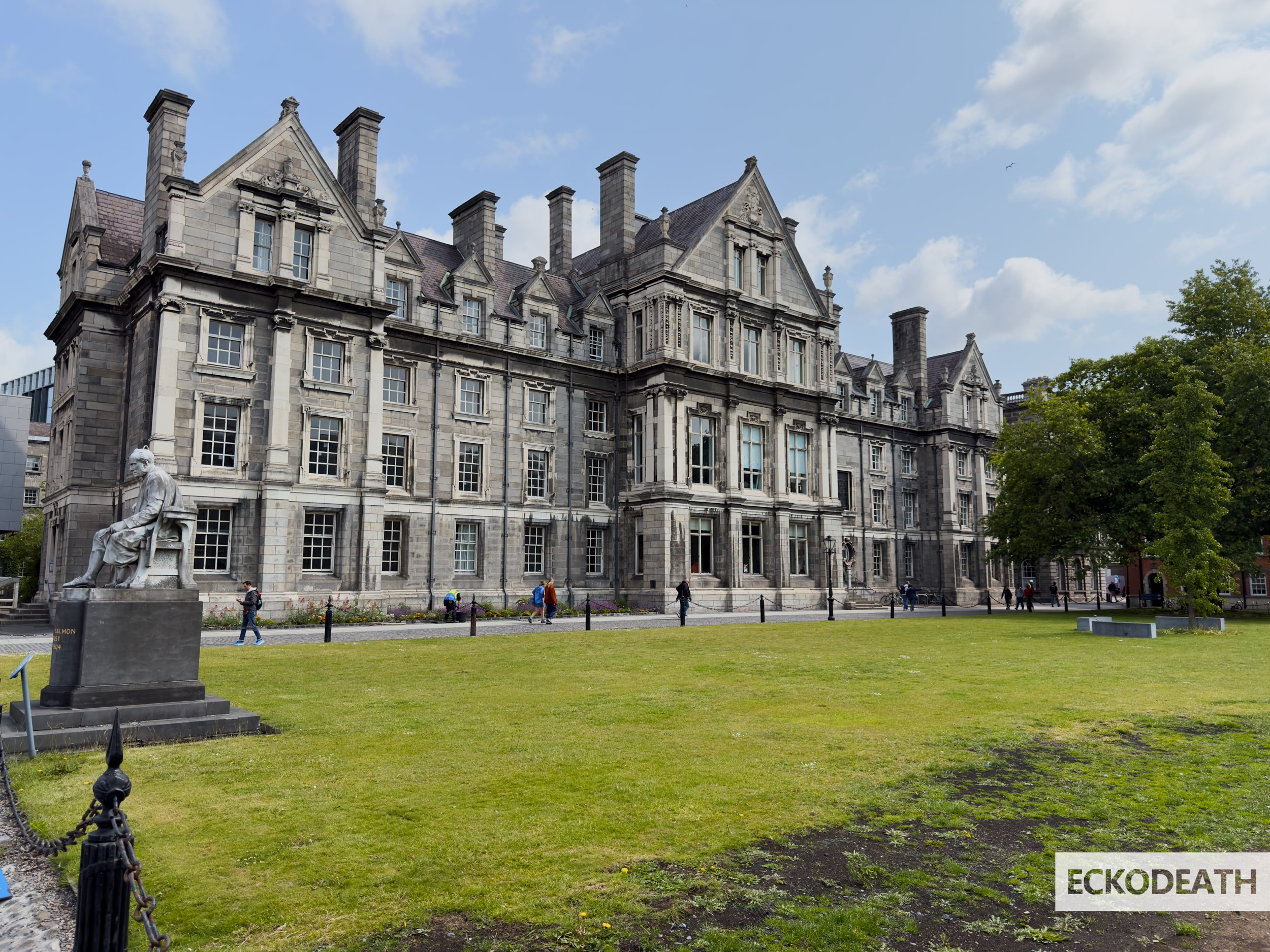 Image un peu plus large que le texte